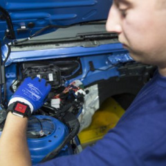Работников автозаводов BMW в Лейпциге и Мюнхене снабдили часами SmartWatch