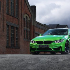 Фотосет с BMW M4 в цвете Java Green