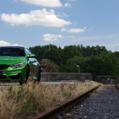 Фотосет с BMW M4 в цвете Java Green