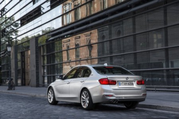 BMW 328i and 335i 3 Series Sedan 2012 Test Drive & Car Review - RoadflyTV with Shannon McIntosh BMW 3 серия F30-F35
