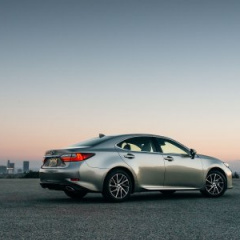 Lexus начал принимать заказы на новый ES