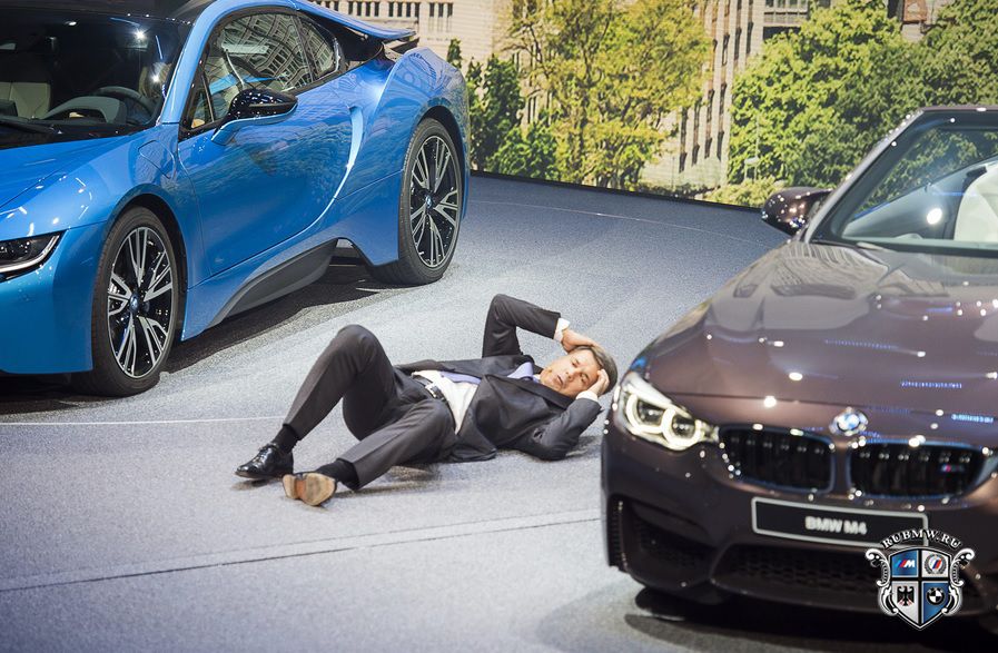 На открытии Франкфуртского автосалона глава BMW потерял сознание (Видео)