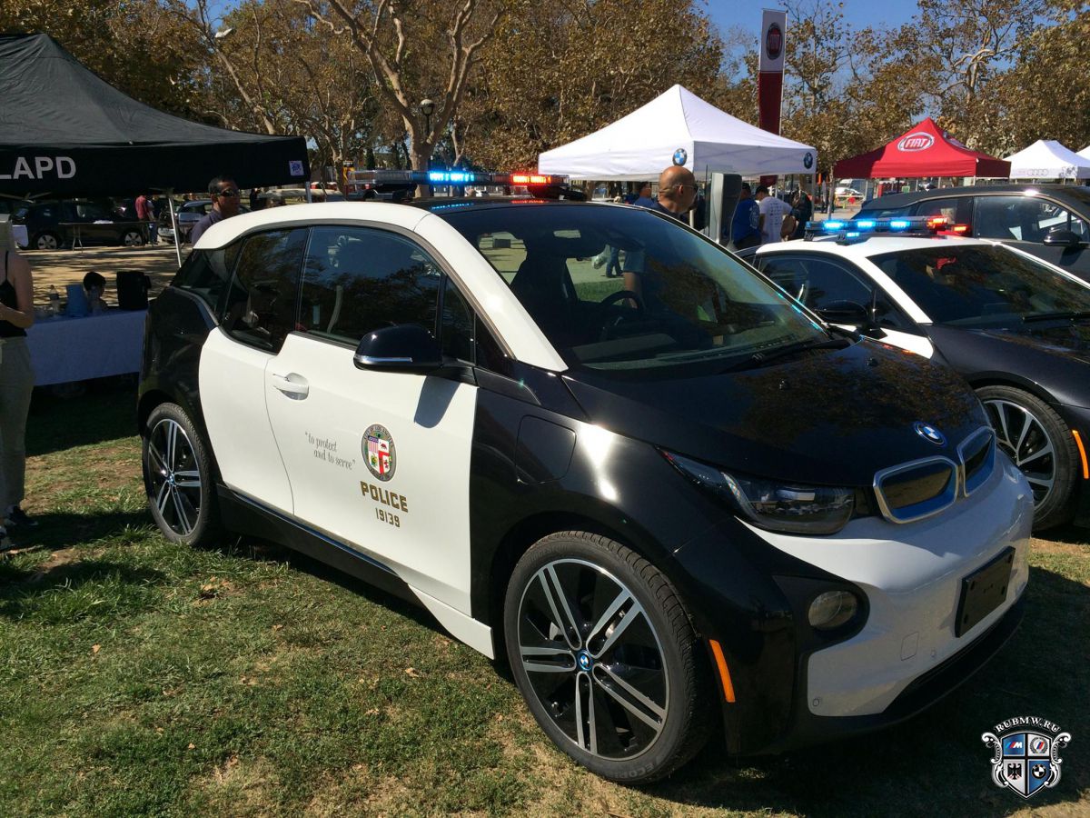 Полиция Лос-Анжелеса получит BMW i8 и BMW i3