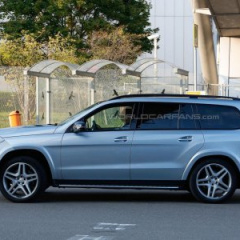 Первые "живые" фото Mercedes-Benz GLS 2016 модельного года