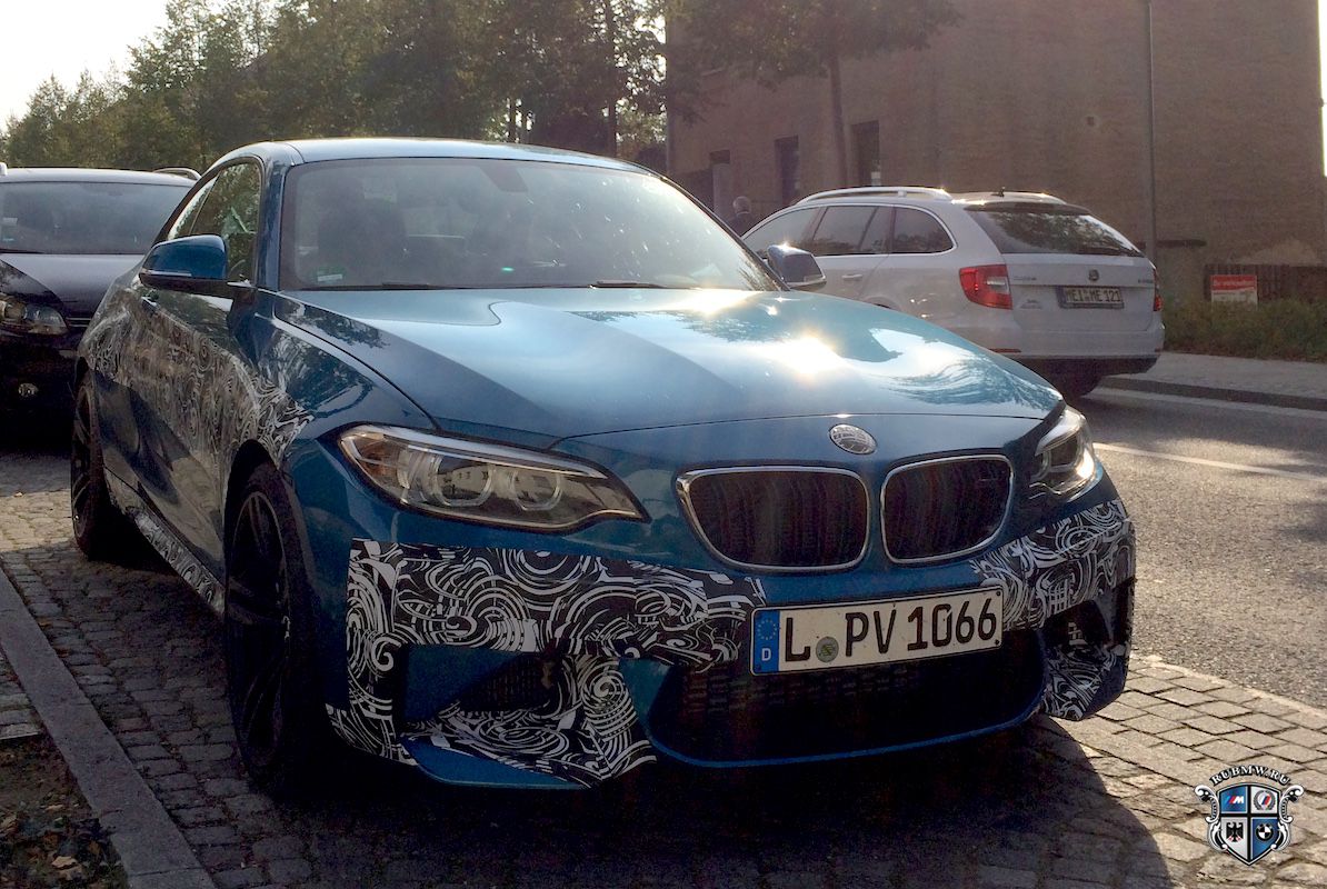 В преддверии официальной премьеры BMW M2 Coupe попал в объективы фотокамер