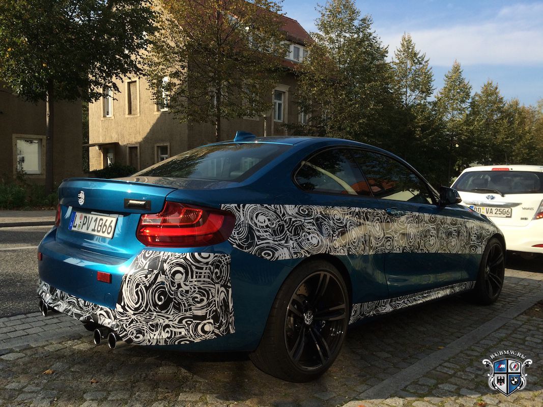 В преддверии официальной премьеры BMW M2 Coupe попал в объективы фотокамер