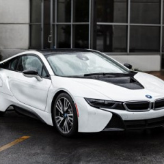 Обновленный BMW i8 появится в следующем году