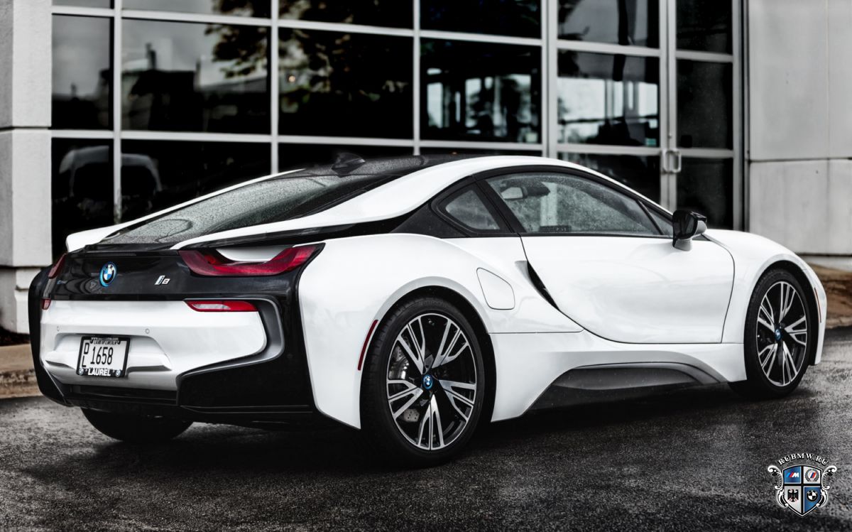 Обновленный BMW i8 появится в следующем году