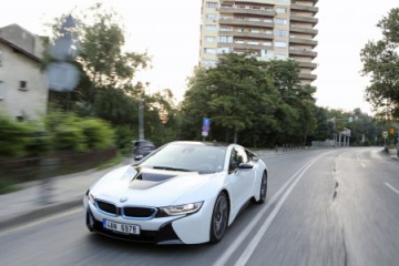 Проверка состояния, замена щеток и регулировка угла стеклоочистителей BMW BMW i Все BMW i