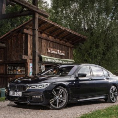 BMW 730Ld M Sport в цвете Carbon Black Metallic