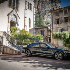 BMW 730Ld M Sport в цвете Carbon Black Metallic