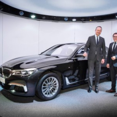 Новый BMW 7 Cерии передали первому клиенту