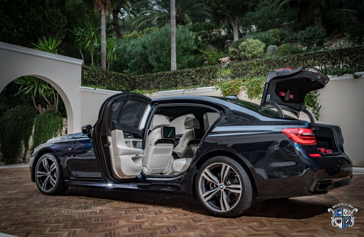 Новый BMW 7 Cерии передали первому клиенту