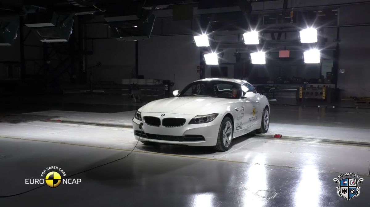 Краш-тест BMW Z4 и Mini Clubman