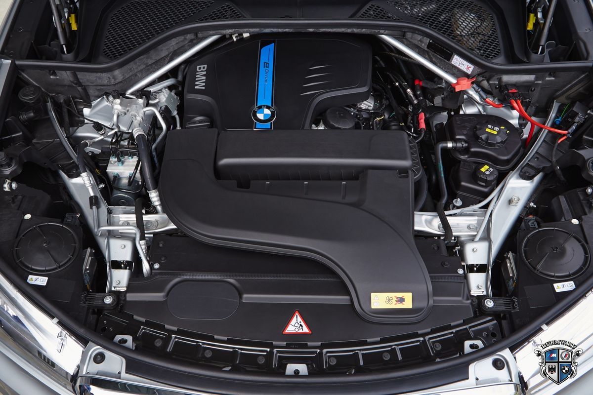 Презентован обновленный гибридный BMW X5