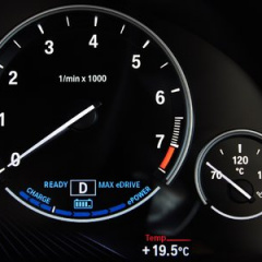 Презентован обновленный гибридный BMW X5