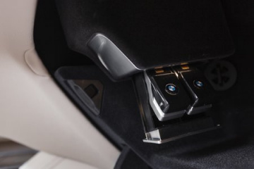 Проверка состояния, замена щеток и регулировка угла стеклоочистителей BMW 7 серия G11-G12