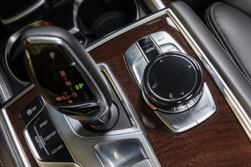 Проверка состояния, замена щеток и регулировка угла стеклоочистителей BMW 7 серия G11-G12