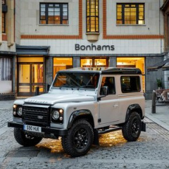 Двухмиллионный экземпляр Land Rover Defender был продан за 549 000 евро