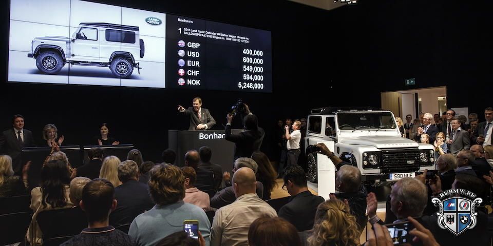 Двухмиллионный экземпляр Land Rover Defender был продан за 549 000 евро