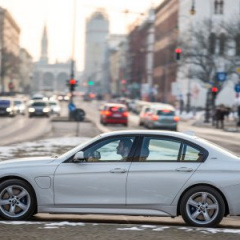 Новые фото BMW 330e