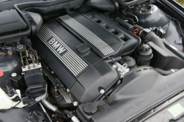 Замена щеток генератора на двигателях M52, M54 BMW 5 серия E34