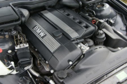 Замена щеток генератора на двигателях M52, M54 BMW 5 серия E34