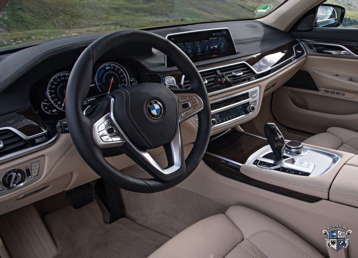 BMW 740e XDrive iPerformance поступил в продажу в США