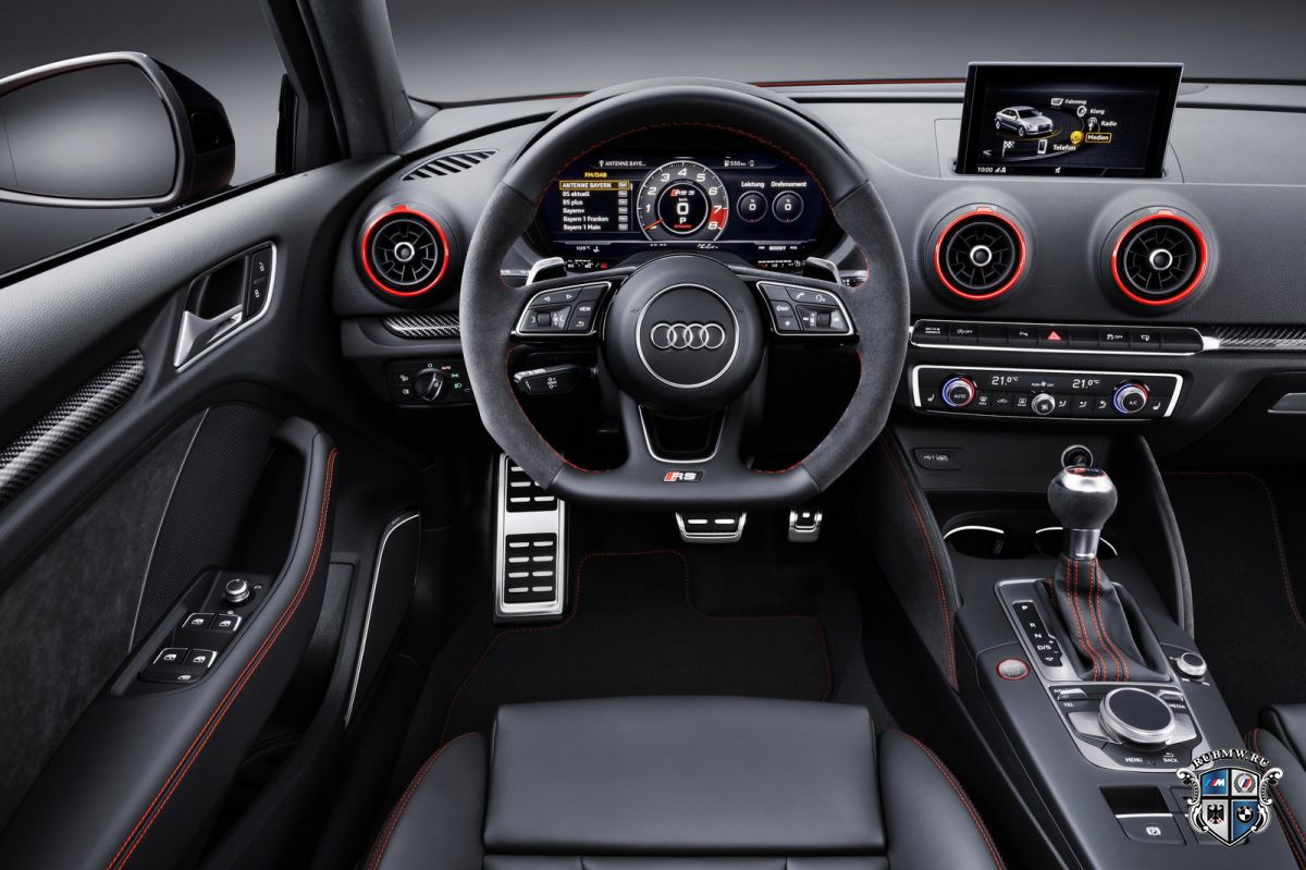 Спортивный седан Audi RS3 получил новый двигатель
