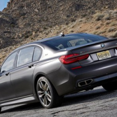 В США снова отзывают BMW M760Li