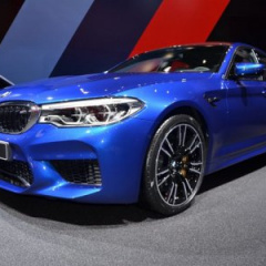 Первые живые фотографии BMW M5 F90 с выставки во Франкфурте