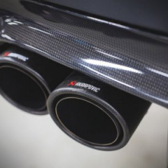 BMW M5 F10 с «говорящей» выхлопной системой от Akrapovic