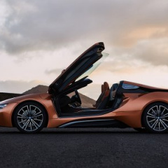 Баварцы показали свой гибридный спорткар i8 Roadster