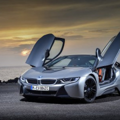 Баварцы показали свой гибридный спорткар i8 Roadster