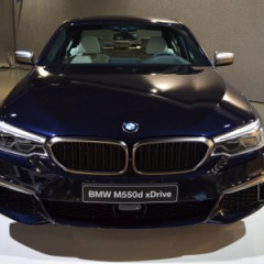BMW M550d G30 2017 с дизельным двигателем Quadturbo : видео спидометра
