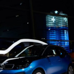 BMW празднует 100 000 проданных электромобилей и гибридных модулей