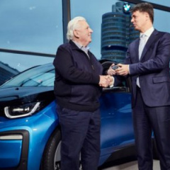 BMW празднует 100 000 проданных электромобилей и гибридных модулей