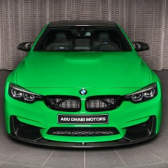 Купе BMW M4 в Individual Signal Green на BMW Abu Dhabi Motors