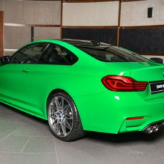 Купе BMW M4 в Individual Signal Green на BMW Abu Dhabi Motors