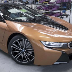 На заводе BMW в Лейпциге началось производство нового BMW i8 Roadster