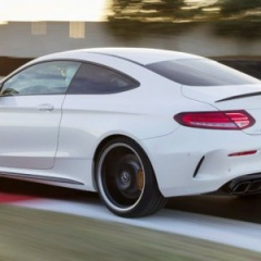 На автосалоне в Нью-Йорке представили обновленный автомобиль Mercedes-AMG C63.