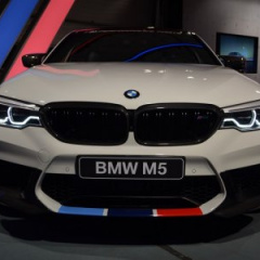 BMW M5 F90 с аксессуарами M Performance Tuning