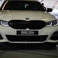 Фотогалерея нового BMW 3 серии, оснащенного M Performance Parts в «одежде» Alpine White