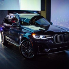 Новый BMW X7 xDrive50i представлен на автосалоне в Лос-Анжелесе