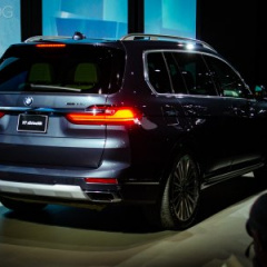 Новый BMW X7 xDrive50i представлен на автосалоне в Лос-Анжелесе
