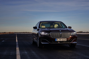 Новые подробности от BMW о новой 7-й серии Facelift и ее гибридных моделях BMW 7 серия G11-G12
