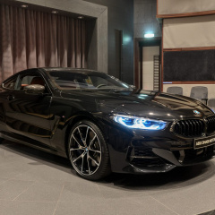 Индивидуальный BMW M850i xDrive с внешним пакетом BMW M Carbon