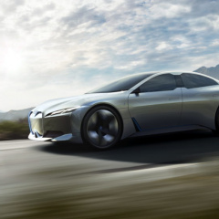 BMW работает над моделью i7 с радиусом действия 600 километров