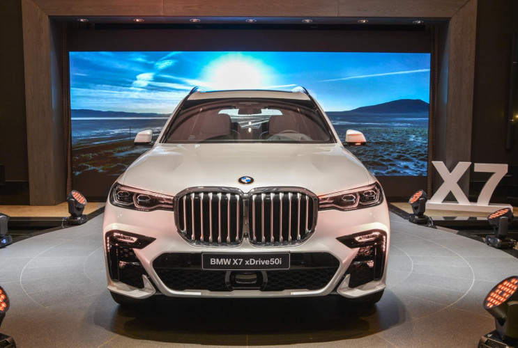 Как заказать уникальную курсовую работу по автомобильной промышленности BMW X7 серия G07