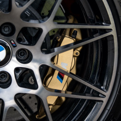 BMW M4 Coupe в потрясающем красном кузове с M Performance Parts